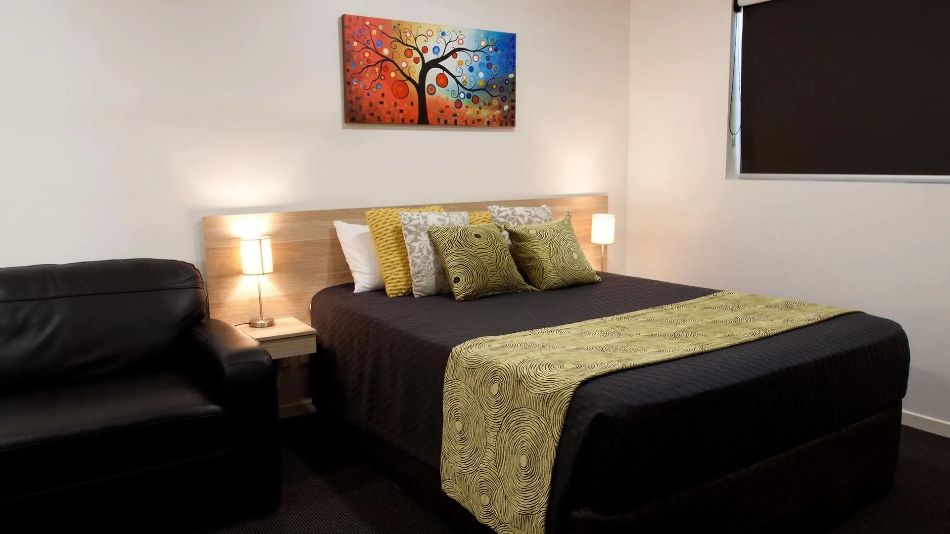 Abode37 Motel Emerald 4*,