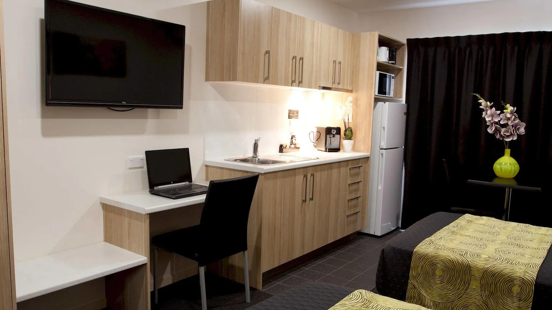 Abode37 Motel Emerald 4*,