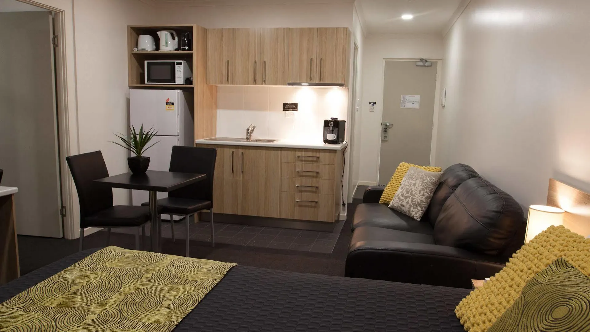 Abode37 Motel Emerald 4*,